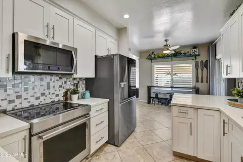 Kitchen - 4413 E Bluefield Ave, Phoenix, AZ 85032 photo 2 of 4