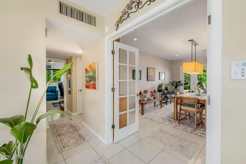 Entry Way - 4942 E Whitton Ave, Phoenix, AZ 85018 photo 2 of 5