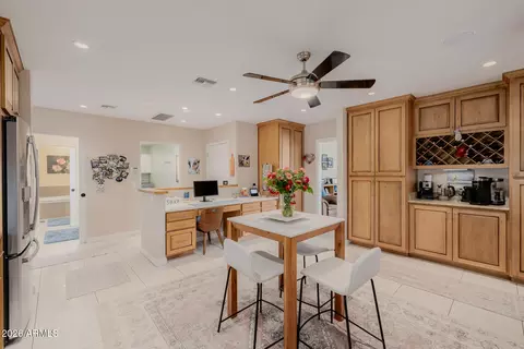 Kitchen - 4942 E Whitton Ave, Phoenix, AZ 85018 photo 4 of 9