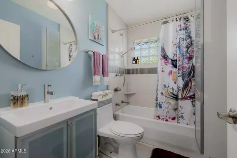 Bath - 4942 E Whitton Ave, Phoenix, AZ 85018 photo 8 of 11