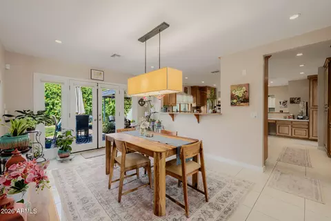 Dining - 4942 E Whitton Ave, Phoenix, AZ 85018 photo 4 of 7