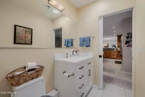 Bath - 4942 E Whitton Ave, Phoenix, AZ 85018 photo 2 of 11