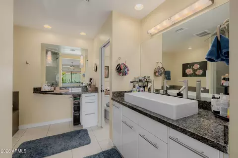 Bath - 4942 E Whitton Ave, Phoenix, AZ 85018 photo 3 of 11