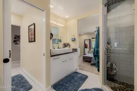 Bath - 4942 E Whitton Ave, Phoenix, AZ 85018 photo 6 of 11