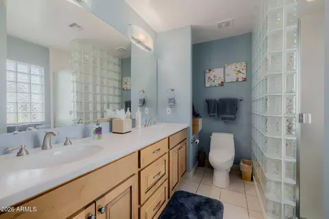 Bath - 4942 E Whitton Ave, Phoenix, AZ 85018 photo 9 of 11