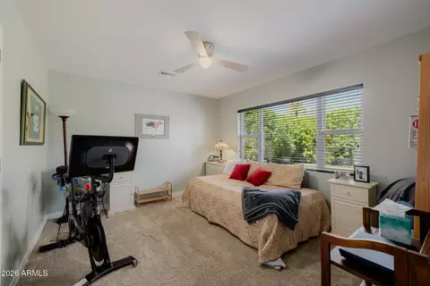 Bedroom - 4942 E Whitton Ave, Phoenix, AZ 85018 photo 4 of 7