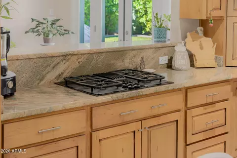 Kitchen - 4942 E Whitton Ave, Phoenix, AZ 85018 photo 8 of 9