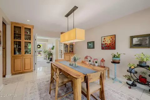 Dining - 4942 E Whitton Ave, Phoenix, AZ 85018 photo 6 of 7