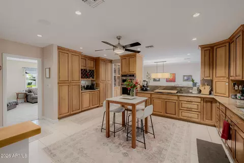 Kitchen - 4942 E Whitton Ave, Phoenix, AZ 85018 photo 3 of 9