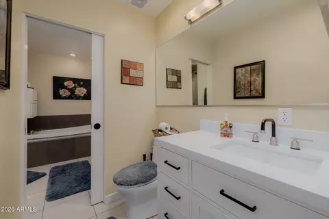 Bath - 4942 E Whitton Ave, Phoenix, AZ 85018 photo 1 of 11