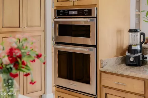 Kitchen - 4942 E Whitton Ave, Phoenix, AZ 85018 photo 9 of 9
