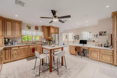 Kitchen - 4942 E Whitton Ave, Phoenix, AZ 85018 photo 1 of 9