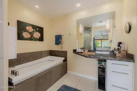Bath - 4942 E Whitton Ave, Phoenix, AZ 85018 photo 4 of 11