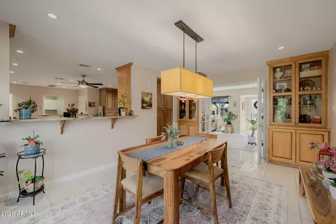 Dining - 4942 E Whitton Ave, Phoenix, AZ 85018 photo 5 of 7