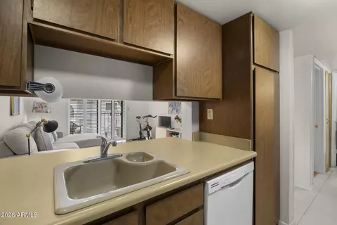 Kitchen - 3033 E Devonshire Ave #3015, Phoenix, AZ 85016 photo 1 of 2