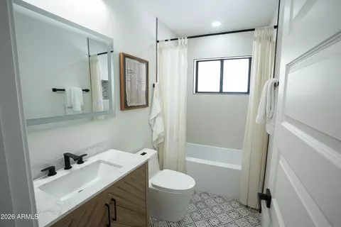Bath - 2623 E Pierson St, Phoenix, AZ 85016 photo 4 of 4