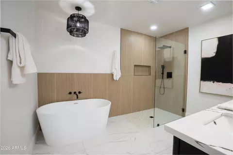 Bath - 2623 E Pierson St, Phoenix, AZ 85016 photo 1 of 4