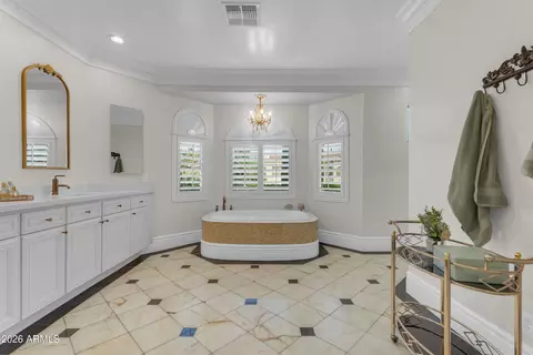 Bath - 4611 E Desperado Rd, Gilbert, AZ 85297 photo 3 of 11