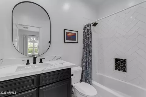 Bath - 4611 E Desperado Rd, Gilbert, AZ 85297 photo 8 of 11
