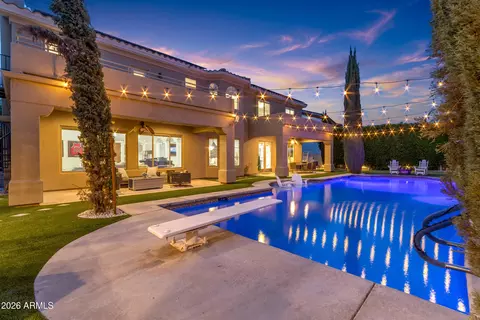 Exterior - 4611 E Desperado Rd, Gilbert, AZ 85297 photo 5 of 17