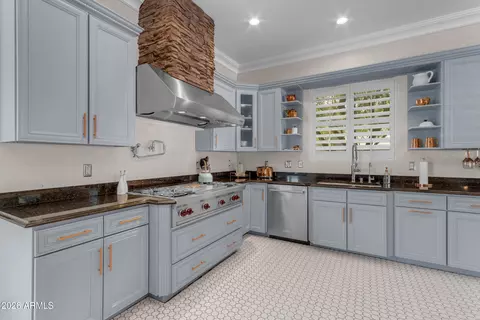 Kitchen - 4611 E Desperado Rd, Gilbert, AZ 85297 photo 2 of 4