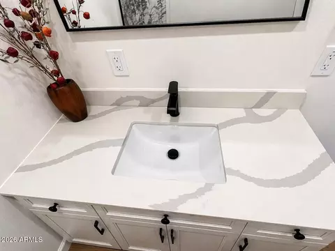 Bath - 6735 N 16 Th St #4, Phoenix, AZ 85016 photo 3 of 3