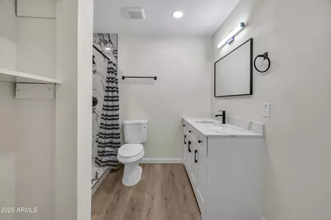 Bath - 6735 N 16 Th St #4, Phoenix, AZ 85016 photo 1 of 3