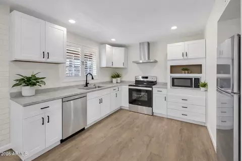 Kitchen - 6735 N 16 Th St #4, Phoenix, AZ 85016 photo 3 of 3