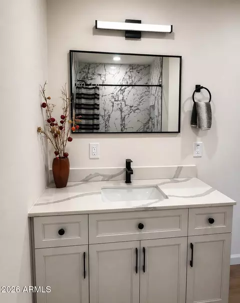Bath - 6735 N 16 Th St #4, Phoenix, AZ 85016 photo 2 of 3