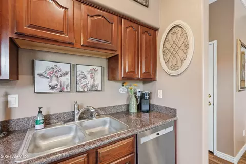 Kitchen - 5015 E Cheyenne Dr #41, Phoenix, AZ 85044 photo 3 of 4