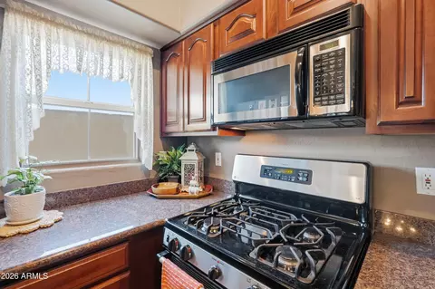 Kitchen - 5015 E Cheyenne Dr #41, Phoenix, AZ 85044 photo 4 of 4