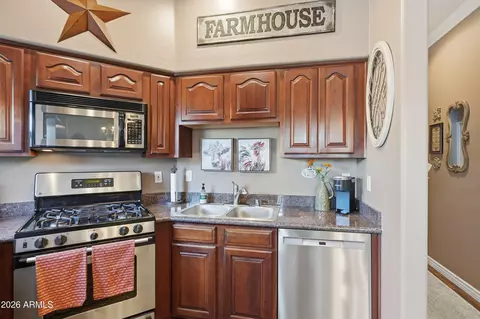 Kitchen - 5015 E Cheyenne Dr #41, Phoenix, AZ 85044 photo 2 of 4