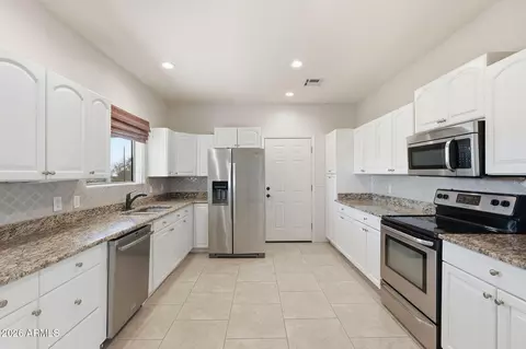 Kitchen - 1651 S Prospectors Rd, Apache Junction, AZ 85119 photo 3 of 4