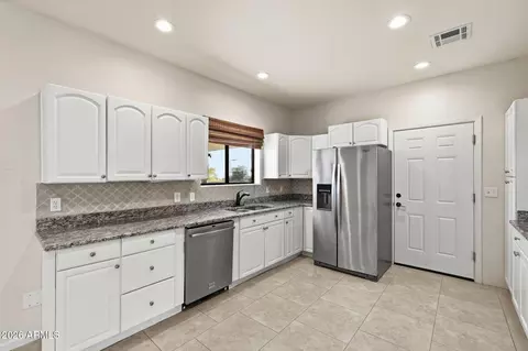 Kitchen - 1651 S Prospectors Rd, Apache Junction, AZ 85119 photo 4 of 4