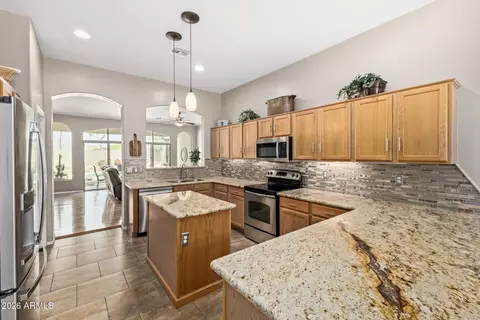 Kitchen - 4370 E Sundance Ct E, Gilbert, AZ 85297 photo 3 of 5