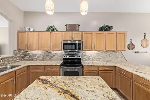 Kitchen - 4370 E Sundance Ct E, Gilbert, AZ 85297 photo 4 of 5