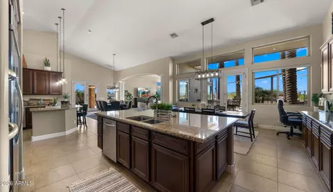Kitchen - 4052 E Clubview Dr, Gilbert, AZ 85298 photo 6 of 7