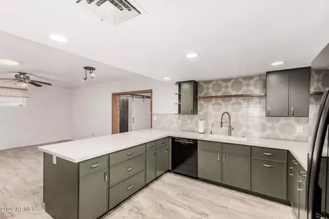 Kitchen - 1178 S Ocotillo Dr, Apache Junction, AZ 85120 photo 4 of 4