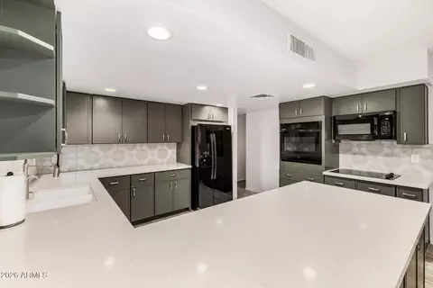 Kitchen - 1178 S Ocotillo Dr, Apache Junction, AZ 85120 photo 3 of 4