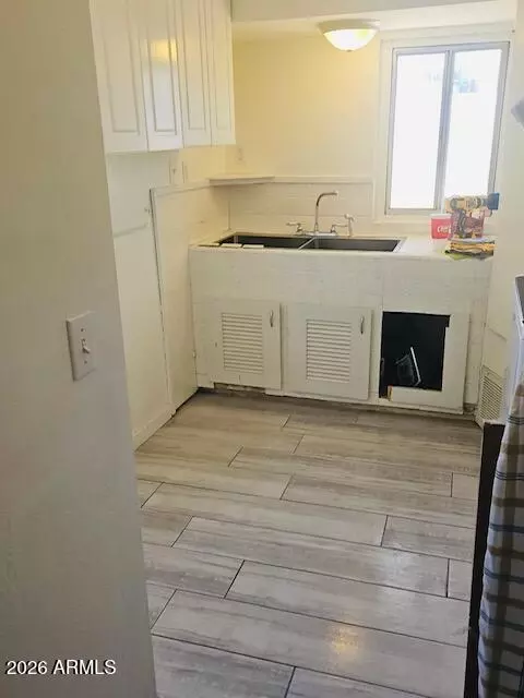 Kitchen - 8204 E 6th Ave, Mesa, AZ 85208 photo 2 of 2