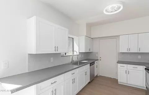 Kitchen - 4437 E Bluefield Ave, Phoenix, AZ 85032 photo 3 of 5