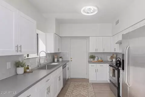 Kitchen - 4437 E Bluefield Ave, Phoenix, AZ 85032 photo 1 of 5