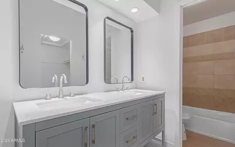 Bath - 4437 E Bluefield Ave, Phoenix, AZ 85032 photo 5 of 8