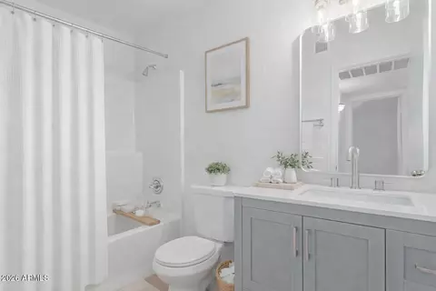 Bath - 4437 E Bluefield Ave, Phoenix, AZ 85032 photo 7 of 8
