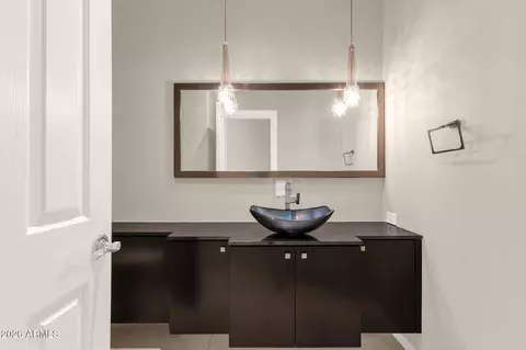 Bath - 6309 N 4th Dr, Phoenix, AZ 85013 photo 5 of 7