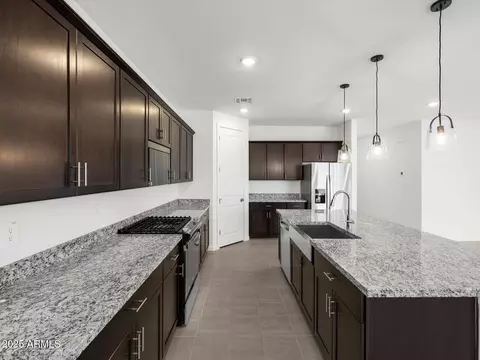 32853 N Vineyard Ave, San Tan Valley, AZ 85143