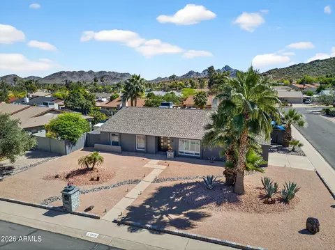View/Area - 2249 E Mercer Ln, Phoenix, AZ 85028 photo 4 of 19