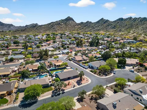 View/Area - 2249 E Mercer Ln, Phoenix, AZ 85028 photo 13 of 19