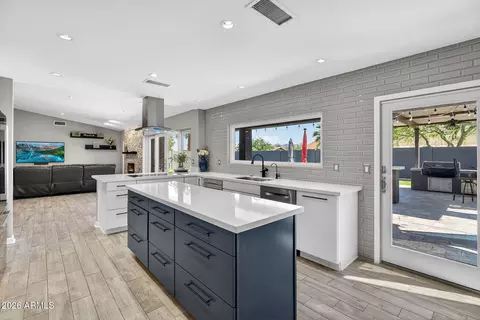 Kitchen - 2249 E Mercer Ln, Phoenix, AZ 85028 photo 6 of 9