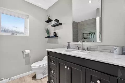 Bath - 2249 E Mercer Ln, Phoenix, AZ 85028 photo 5 of 7
